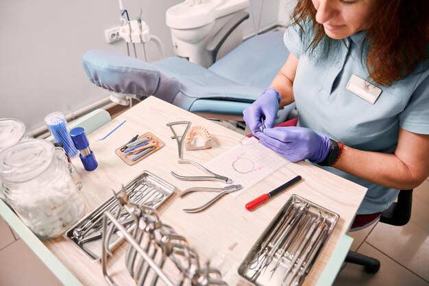 Zalety i proces stosowania implantów dentystycznych: Przewodnik dla pacjentów